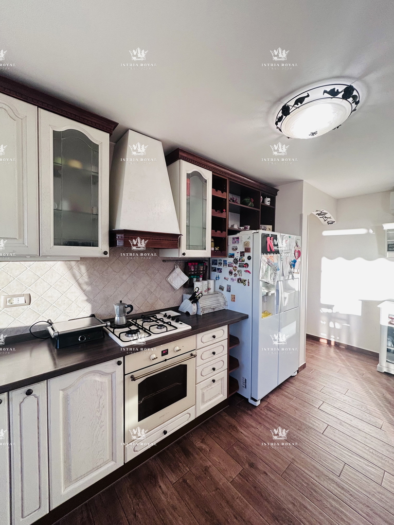 Attico di lusso a Novigrad – 102 m² + terrazza con vista mare, 2 posti auto