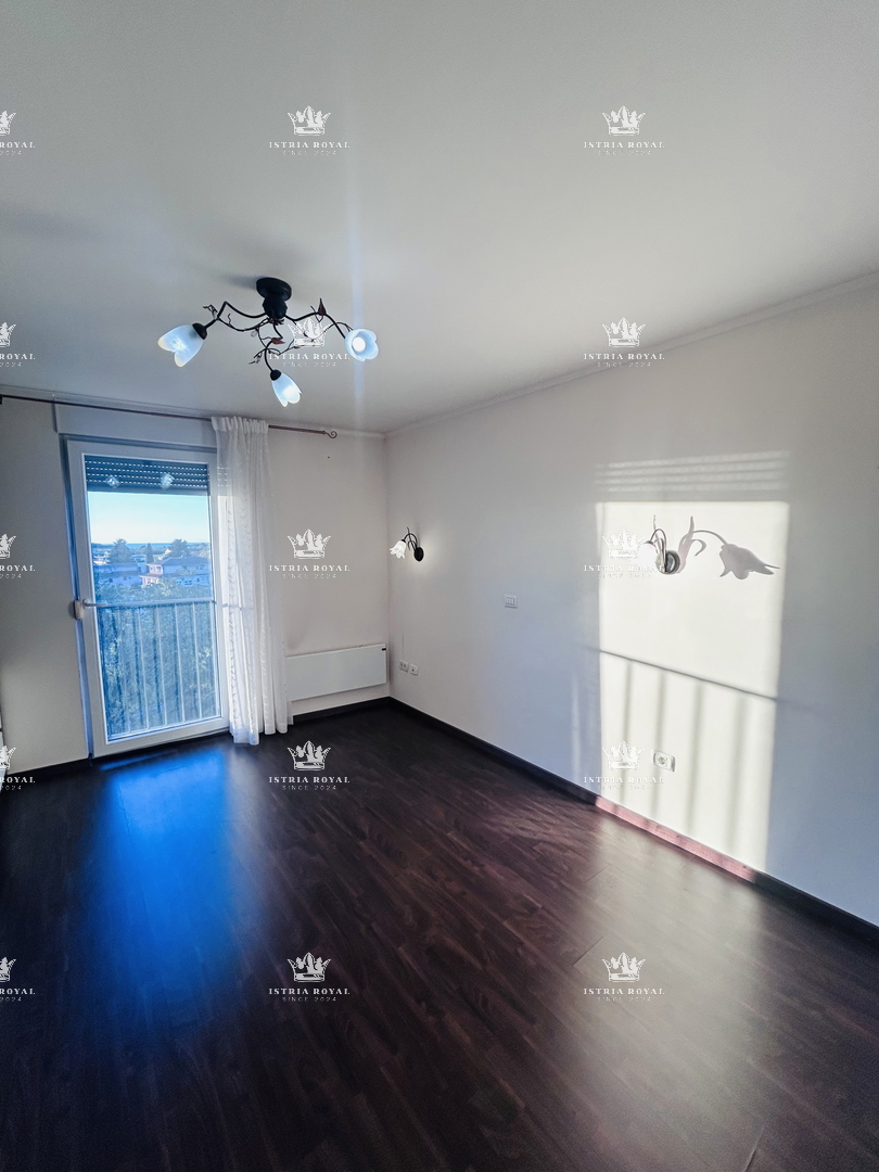 Attico di lusso a Novigrad – 102 m² + terrazza con vista mare, 2 posti auto