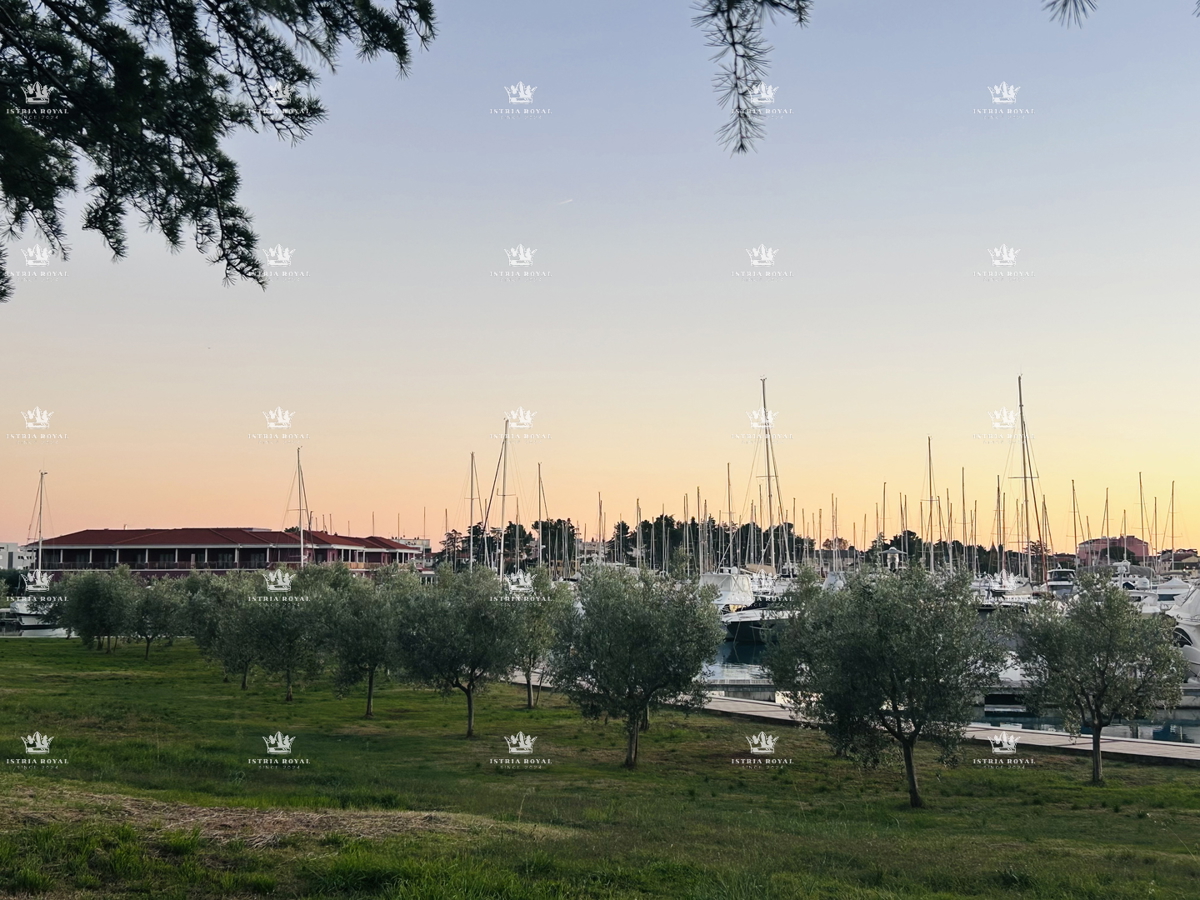 Attico di lusso a Novigrad – 102 m² + terrazza con vista mare, 2 posti auto