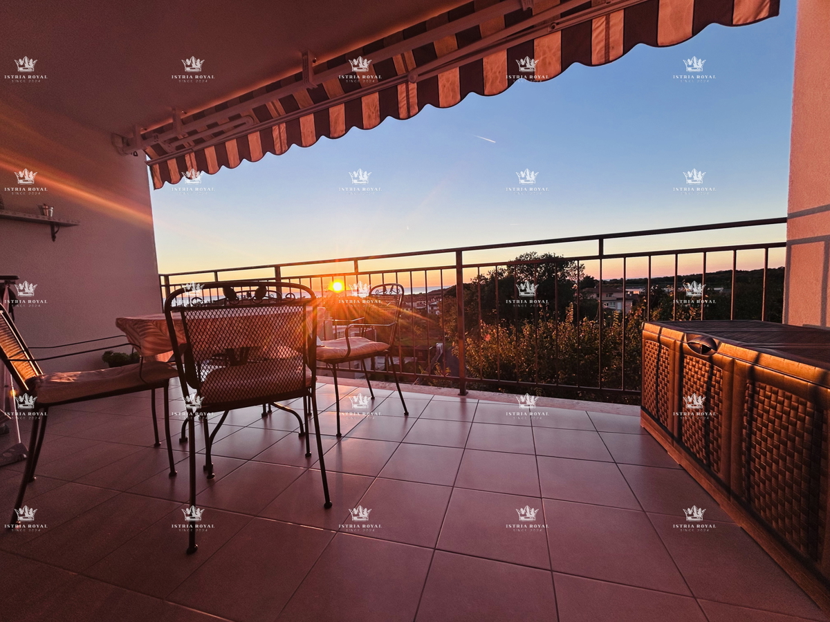 Attico di lusso a Novigrad – 102 m² + terrazza con vista mare, 2 posti auto