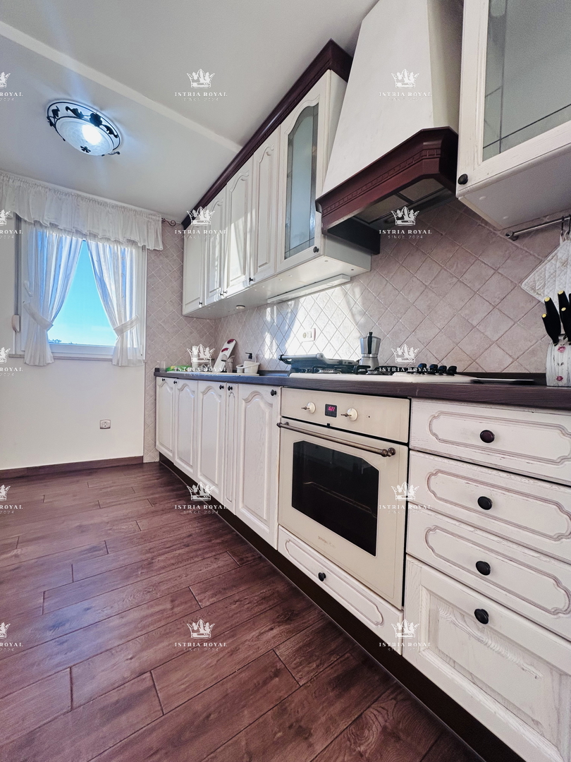 Attico di lusso a Novigrad – 102 m² + terrazza con vista mare, 2 posti auto