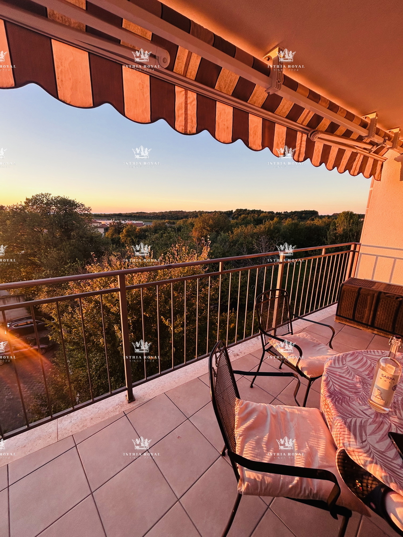 Attico di lusso a Novigrad – 102 m² + terrazza con vista mare, 2 posti auto