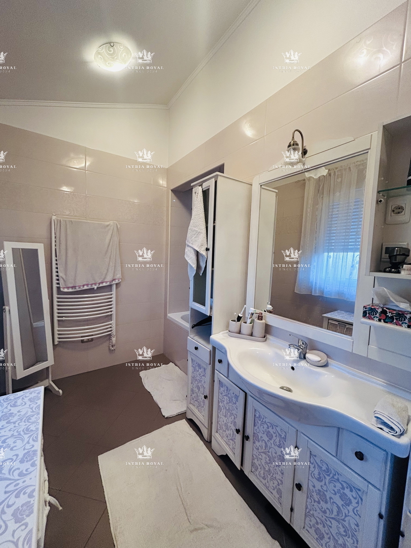 Attico di lusso a Novigrad – 102 m² + terrazza con vista mare, 2 posti auto