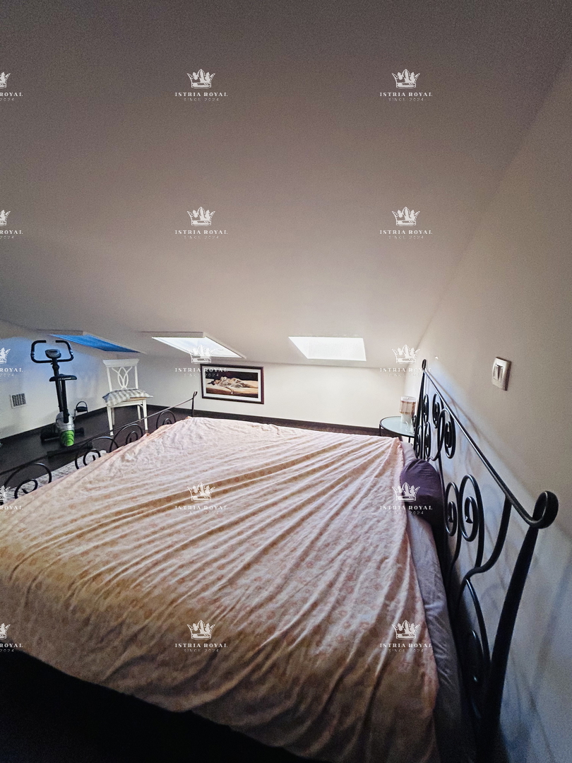 Attico di lusso a Novigrad – 102 m² + terrazza con vista mare, 2 posti auto