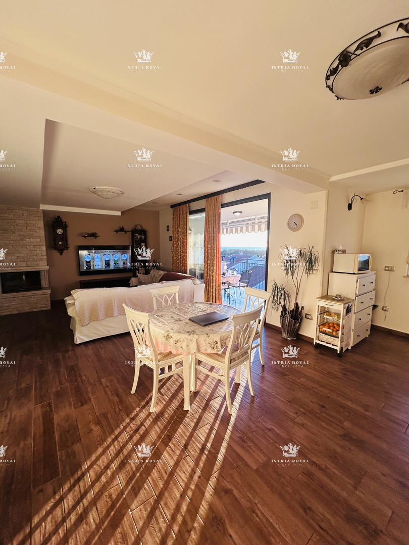 Attico di lusso a Novigrad – 102 m² + terrazza con vista mare, 2 posti auto