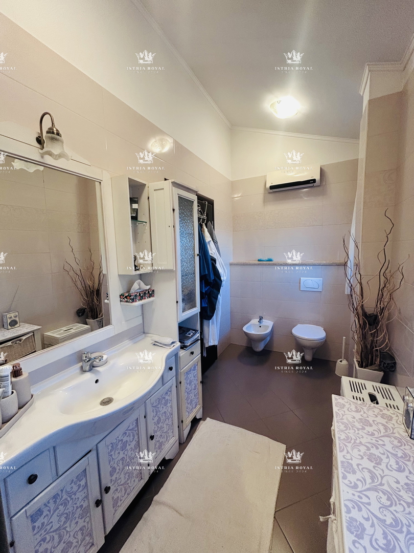 Attico di lusso a Novigrad – 102 m² + terrazza con vista mare, 2 posti auto