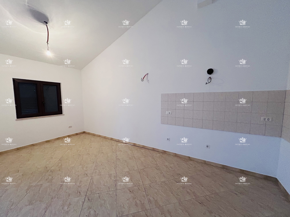 Istria, Bašanija, appartamento 2 camere da letto + soggiorno con angolo cottura, 63 m2, due terrazze, giardino 43 m2, zona tranquilla del quartiere, parcheggio