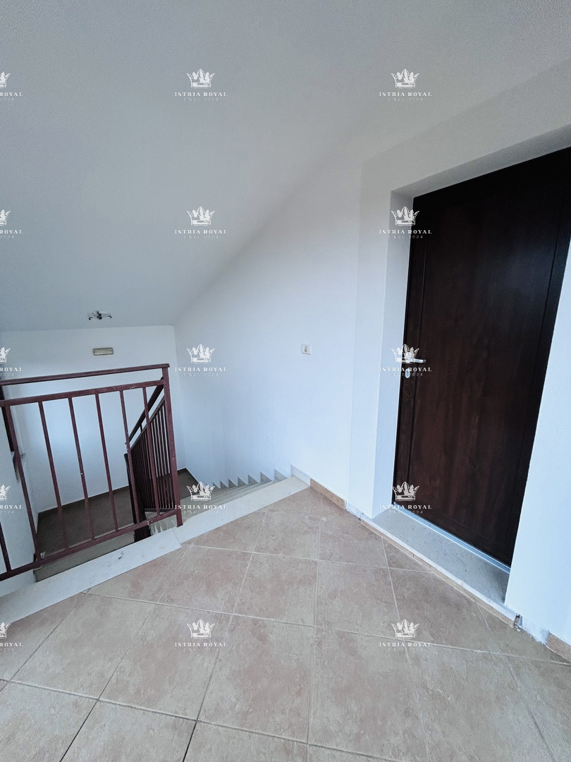 Istria, Bašanija, appartamento 2 camere da letto + soggiorno con angolo cottura, 63 m2, due terrazze, giardino 43 m2, zona tranquilla del quartiere, parcheggio