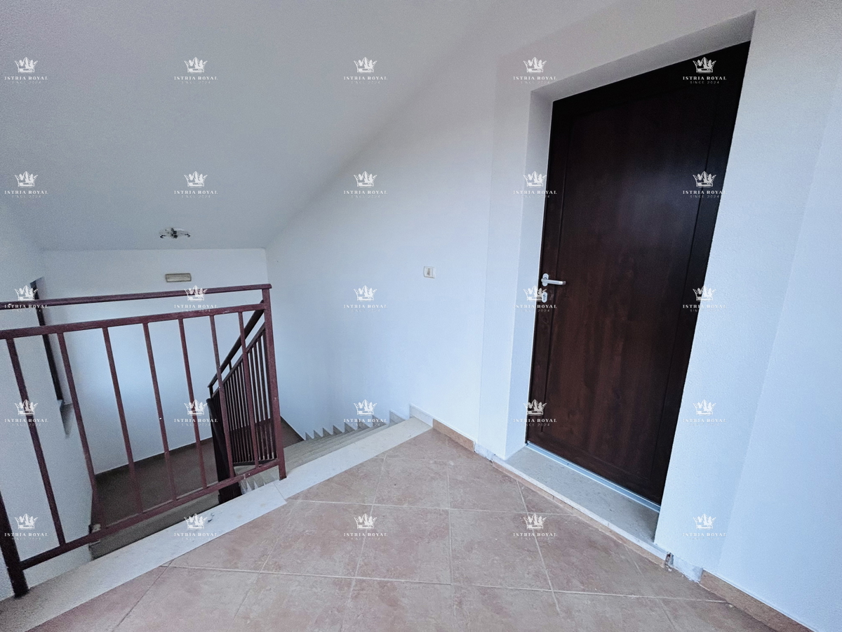 Istria, Bašanija, appartamento 2 camere da letto + soggiorno con angolo cottura, 63 m2, due terrazze, giardino 43 m2, zona tranquilla del quartiere, parcheggio