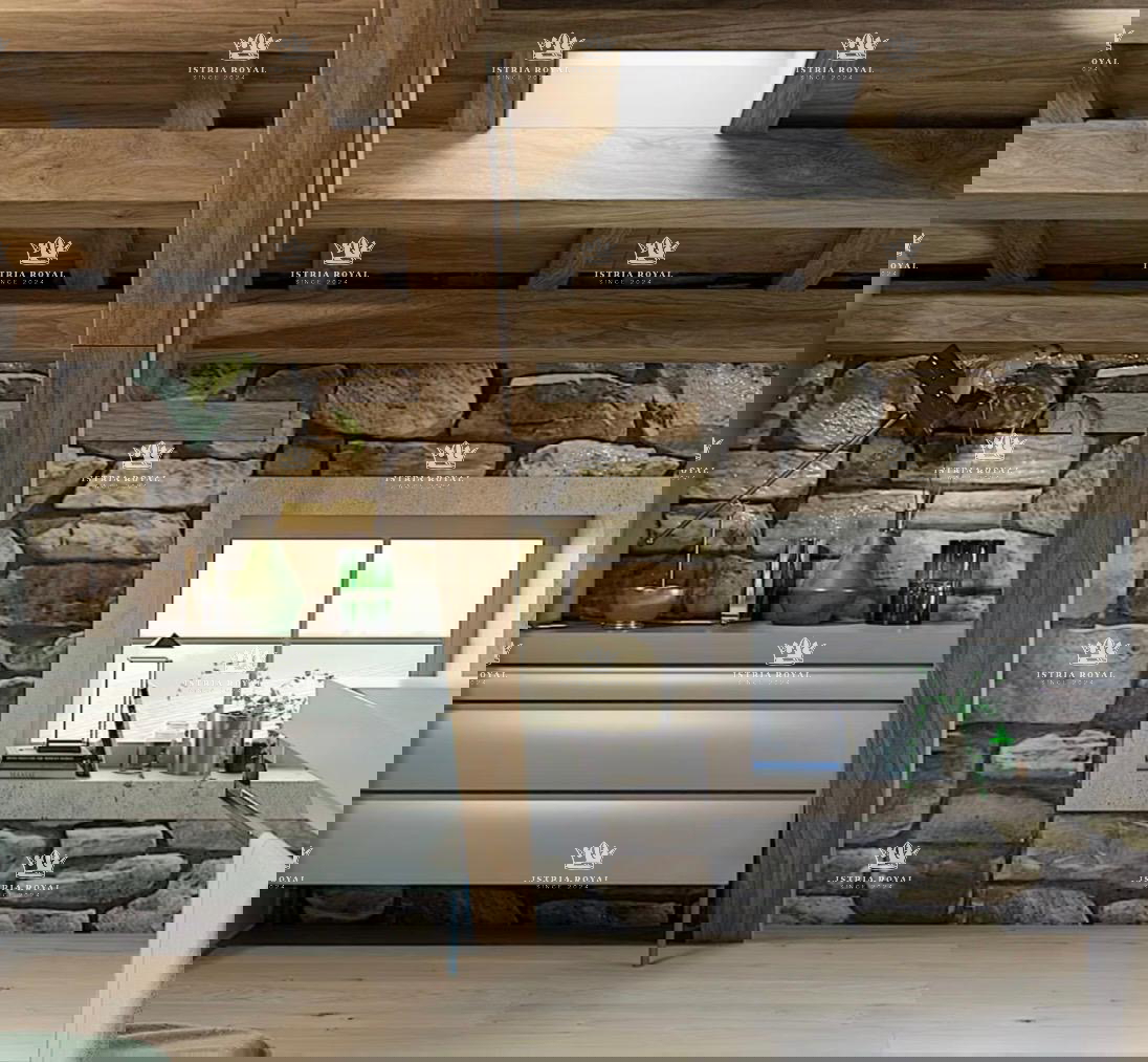 Istra, Kastelir, Rojci, casa antica istriana ristrutturata di 183 m2 con piscina, terreno di 153 m2, vista mare, cantina per vino, sauna