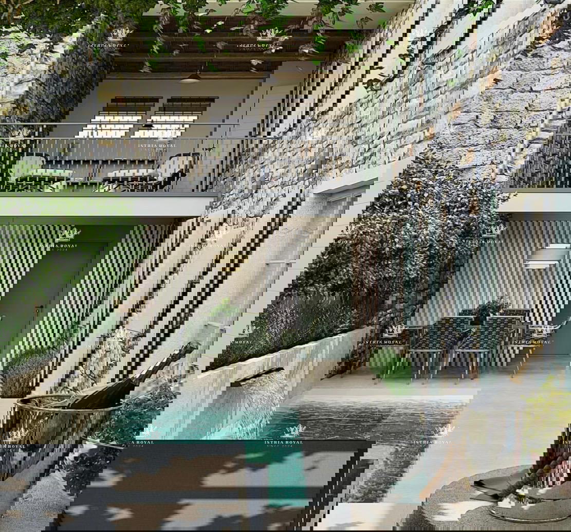 Istra, Kastelir, Rojci, casa antica istriana ristrutturata di 183 m2 con piscina, terreno di 153 m2, vista mare, cantina per vino, sauna