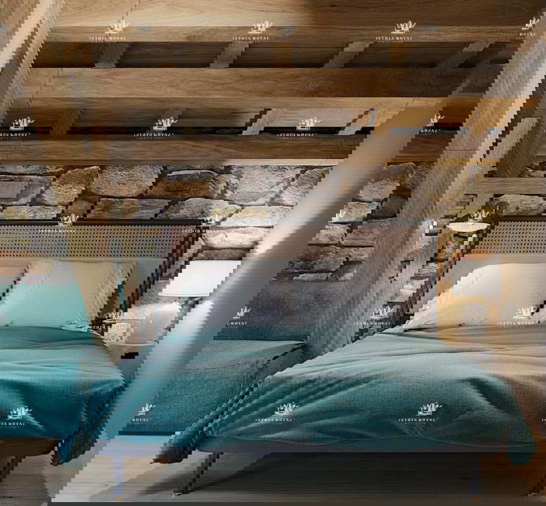 Istra, Kastelir, Rojci, casa antica istriana ristrutturata di 183 m2 con piscina, terreno di 153 m2, vista mare, cantina per vino, sauna