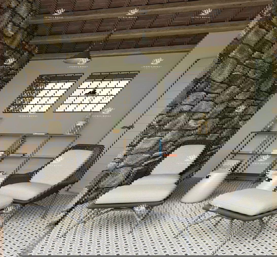 Istra, Kastelir, Rojci, casa antica istriana ristrutturata di 183 m2 con piscina, terreno di 153 m2, vista mare, cantina per vino, sauna