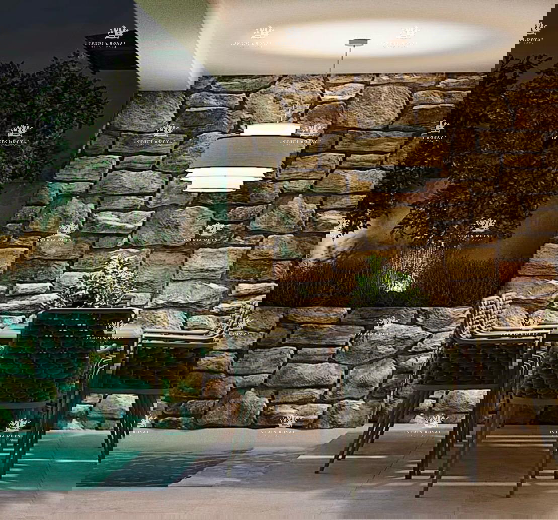 Istra, Kastelir, Rojci, casa antica istriana ristrutturata di 183 m2 con piscina, terreno di 153 m2, vista mare, cantina per vino, sauna