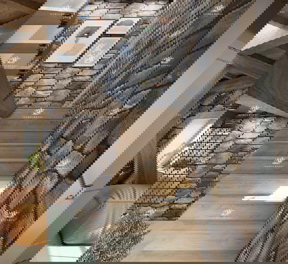 Istra, Kastelir, Rojci, casa antica istriana ristrutturata di 183 m2 con piscina, terreno di 153 m2, vista mare, cantina per vino, sauna