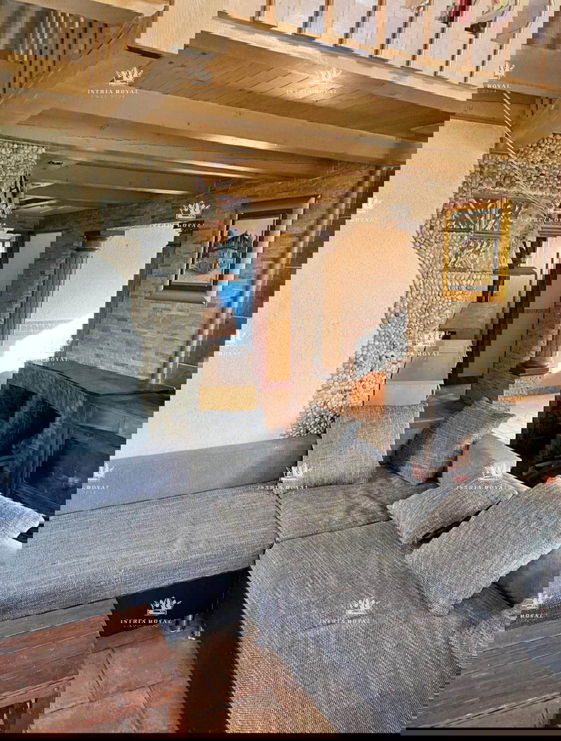 Istra, Poreč, Musalez, appartamento 122m2, 2 camere da letto + soggiorno, parcheggio 25m2, terrazza con cucina estiva