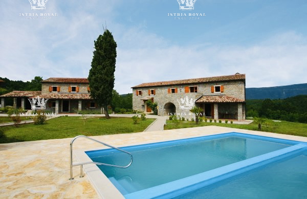 Istria, Kršan – Villa con piscina, 2 case in pietra, 400 m² + 5.000 m² di giardino – IDEALE PER IL TURISMO!