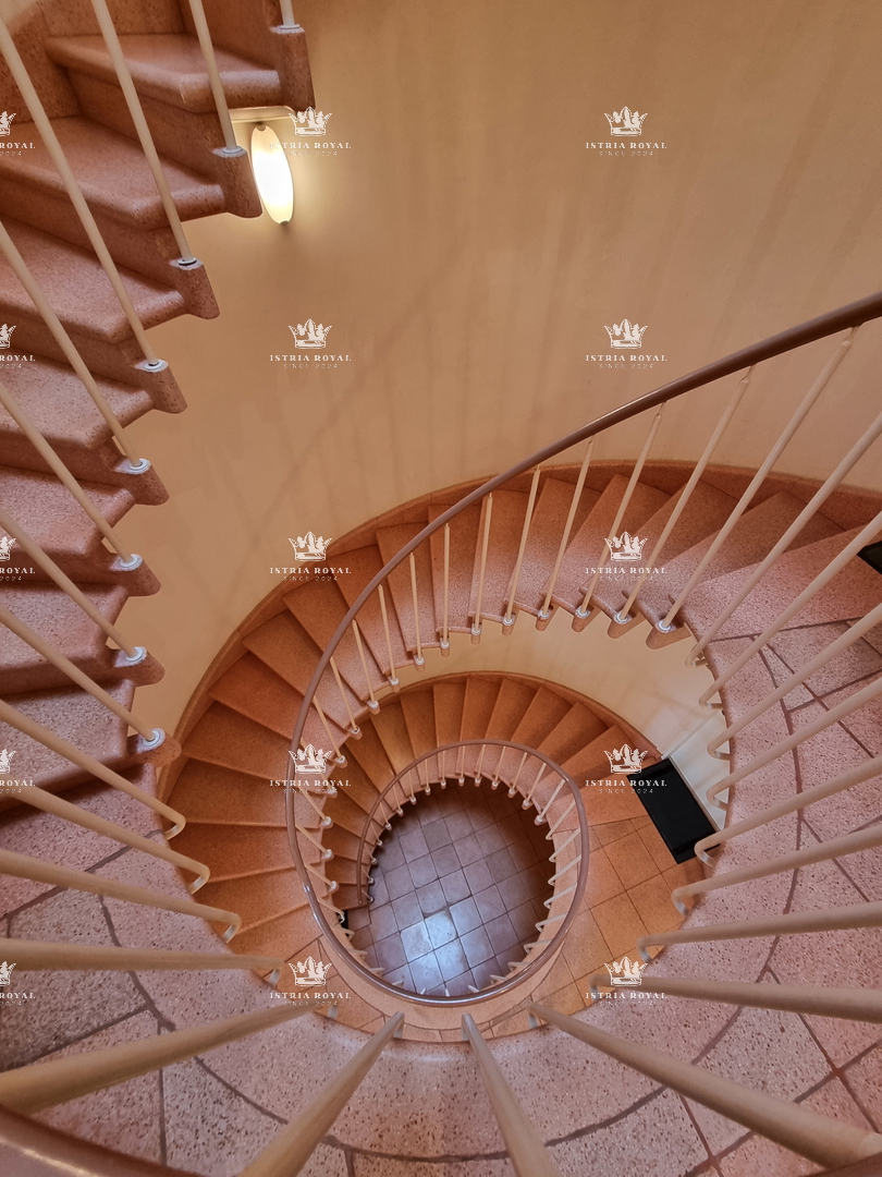 Istria, Umago, vendita appartamento con vista mare a Zambratija – 77 m², garage, 2 camere da letto + soggiorno doppio, vicinanza alla spiaggia!