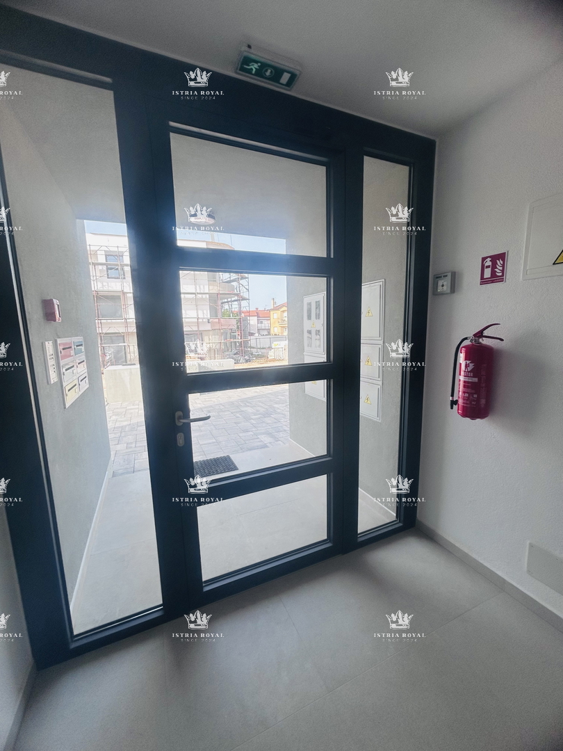 Appartamento con vista mare nei dintorni di Umago – 66,84 m², 2 camere da letto + soggiorno, posto auto, terrazza, Istria.