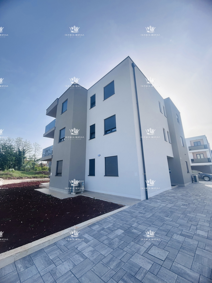 Appartamento con vista mare nei dintorni di Umago – 66,84 m², 2 camere da letto + soggiorno, posto auto, terrazza, Istria.
