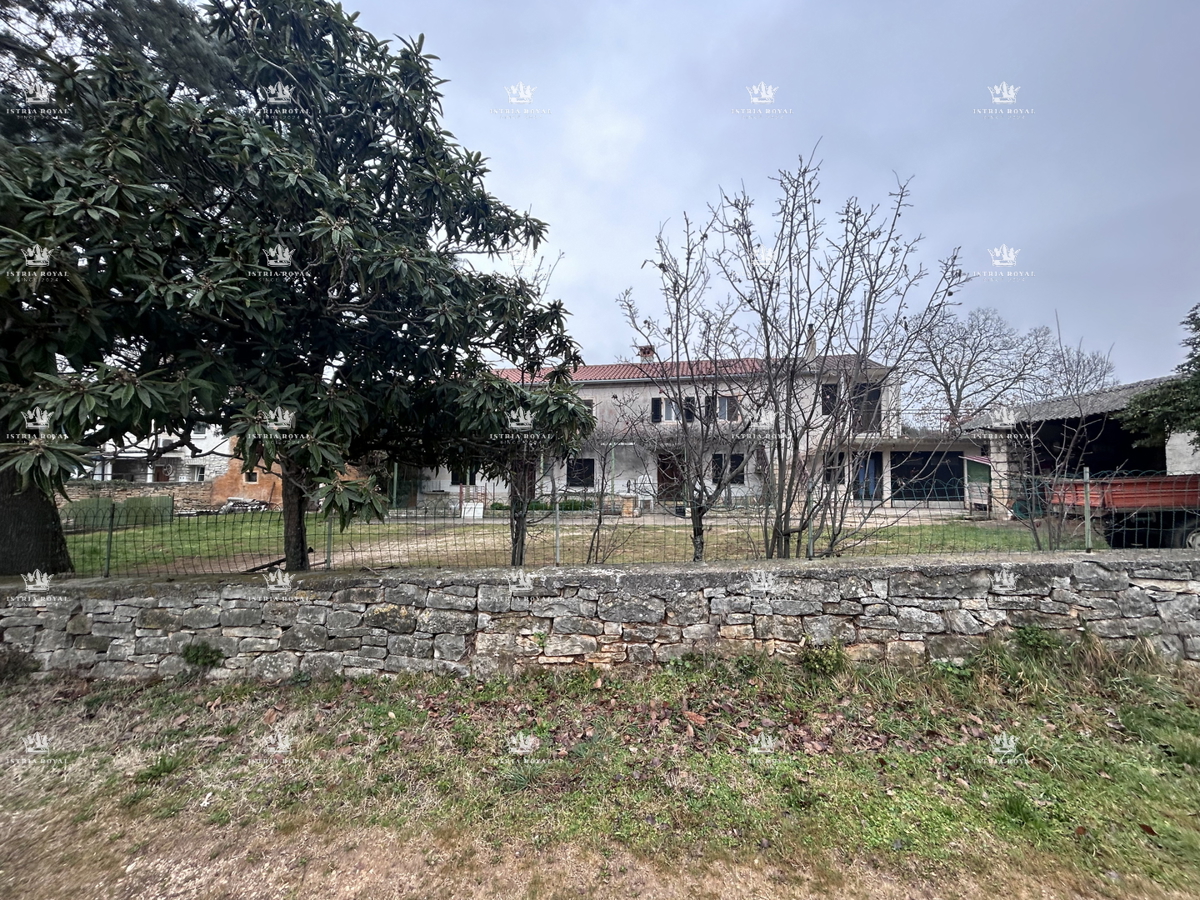 Istria, Plovanija, 4 case a schiera, terreno di 755 m2, da ristrutturare, in vendita