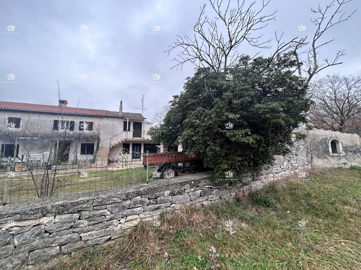Istria, Plovanija, 4 case a schiera, terreno di 755 m2, da ristrutturare, in vendita