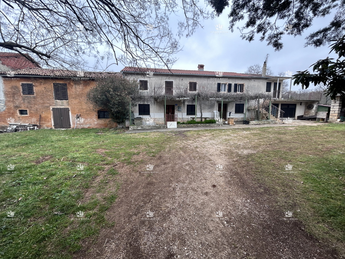 Istria, Plovanija, 4 case a schiera, terreno di 755 m2, da ristrutturare, in vendita