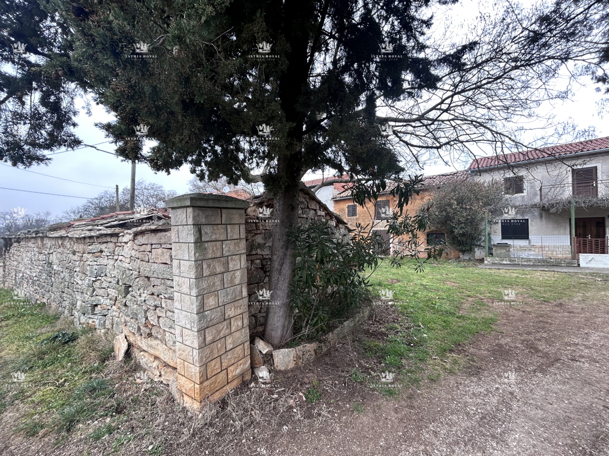 Istria, Plovanija, 4 case a schiera, terreno di 755 m2, da ristrutturare, in vendita