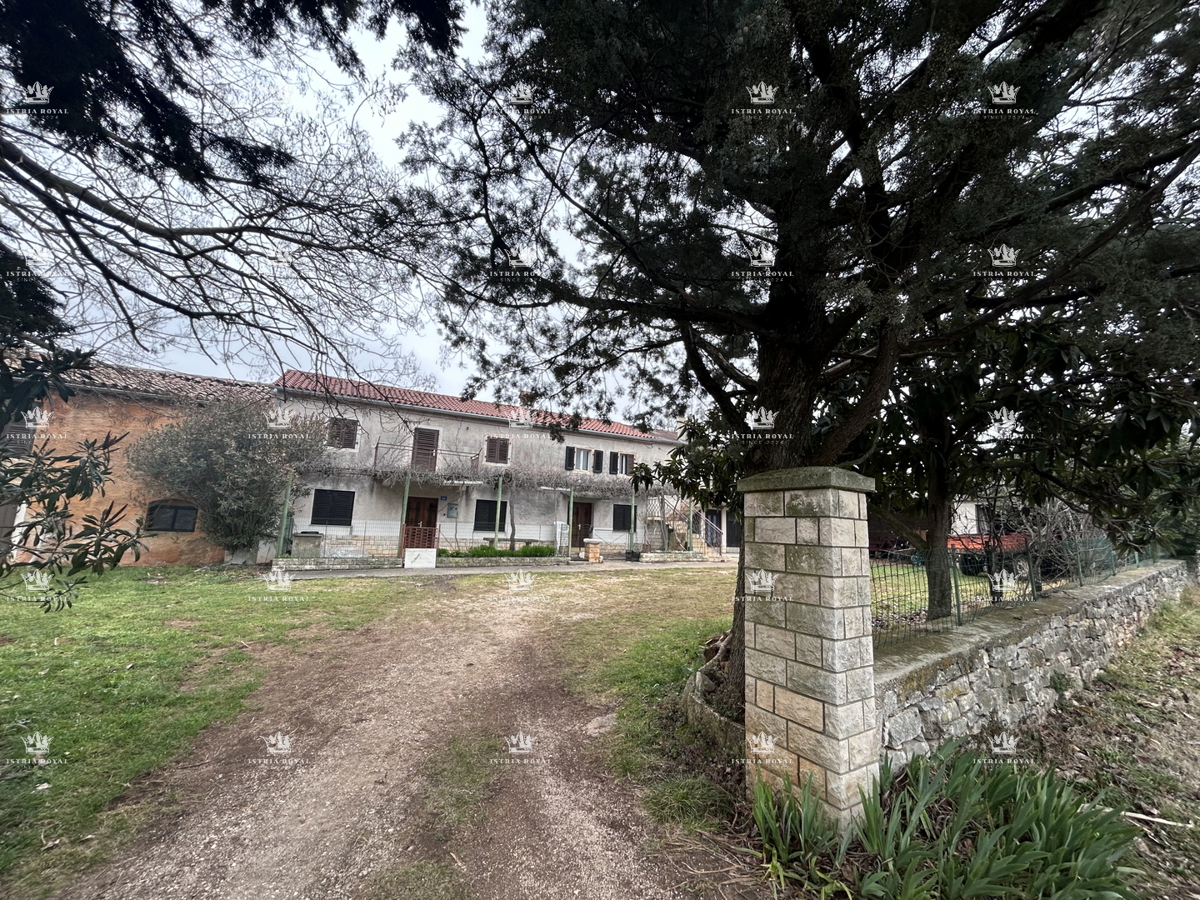 Istria, Plovanija, 4 case a schiera, terreno di 755 m2, da ristrutturare, in vendita