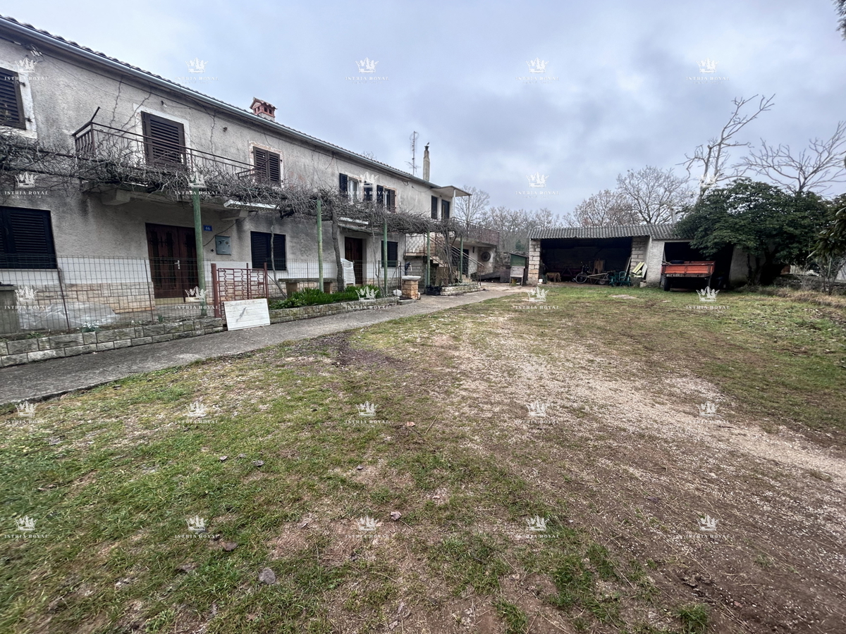 Istria, Plovanija, 4 case a schiera, terreno di 755 m2, da ristrutturare, in vendita