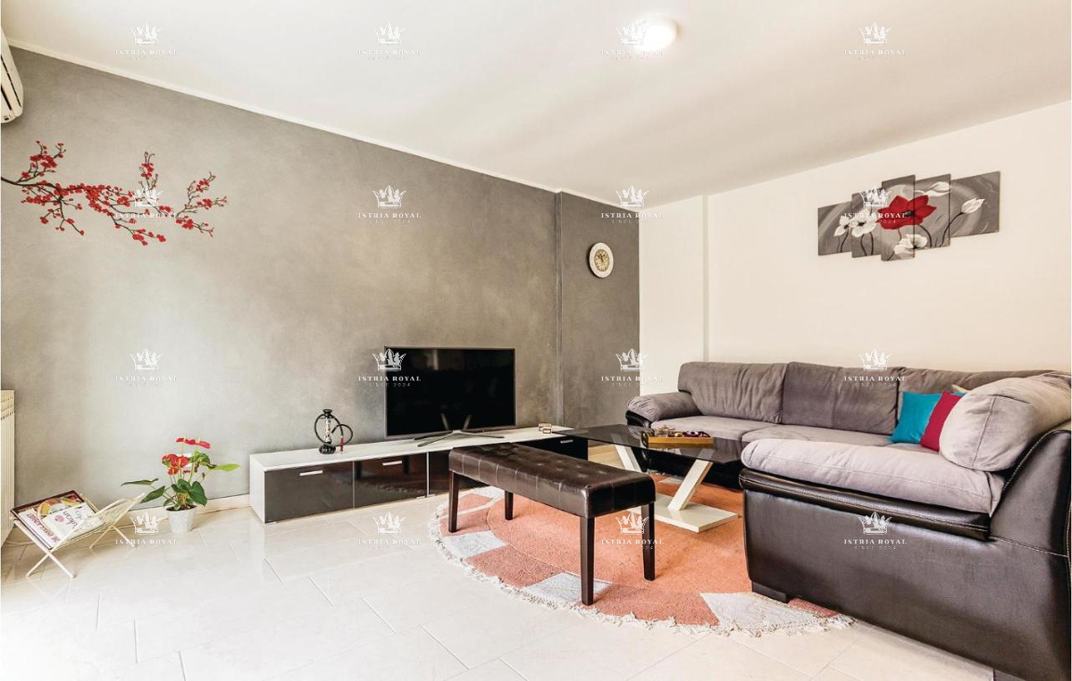 In vendita – Casa familiare con piscina a Pola, Valdebek – 220 m² di superficie abitabile + 400 m² di giardino!