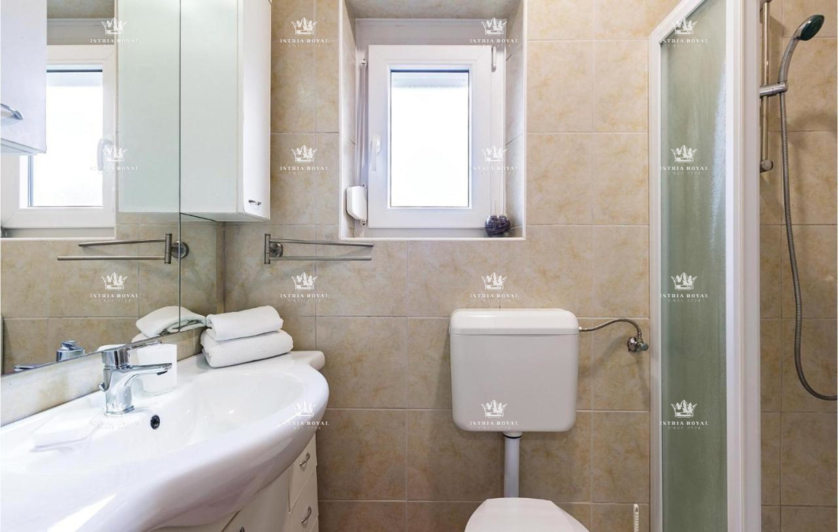 In vendita – Casa familiare con piscina a Pola, Valdebek – 220 m² di superficie abitabile + 400 m² di giardino!