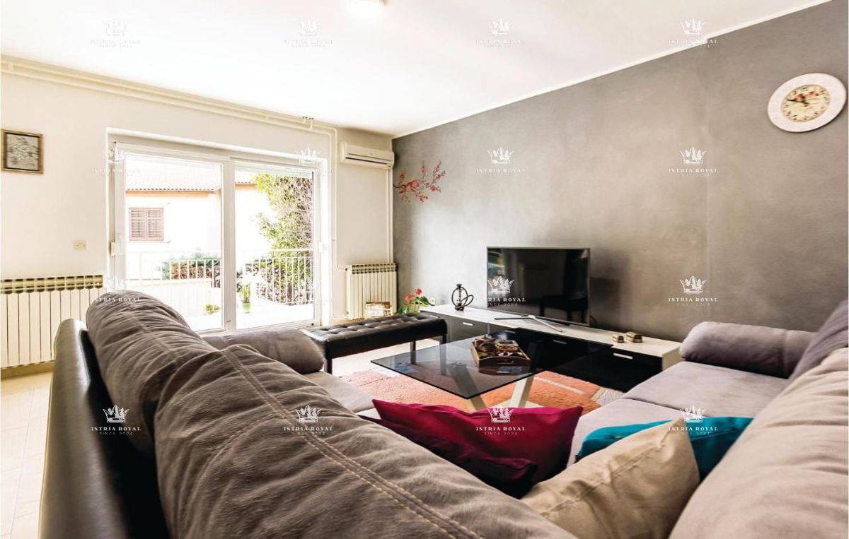 In vendita – Casa familiare con piscina a Pola, Valdebek – 220 m² di superficie abitabile + 400 m² di giardino!