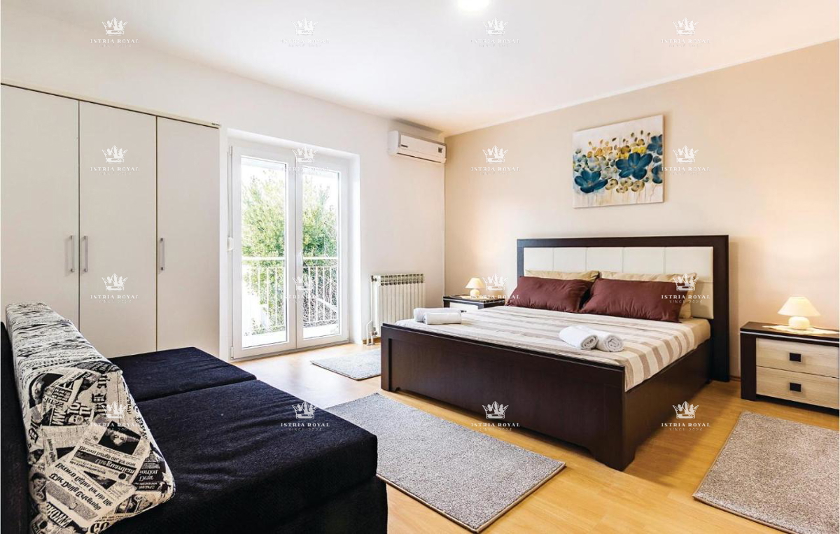 In vendita – Casa familiare con piscina a Pola, Valdebek – 220 m² di superficie abitabile + 400 m² di giardino!
