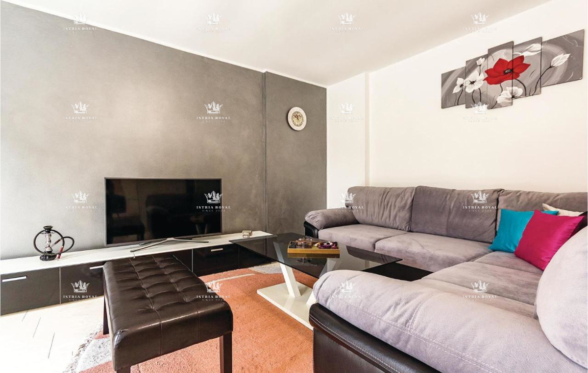 In vendita – Casa familiare con piscina a Pola, Valdebek – 220 m² di superficie abitabile + 400 m² di giardino!