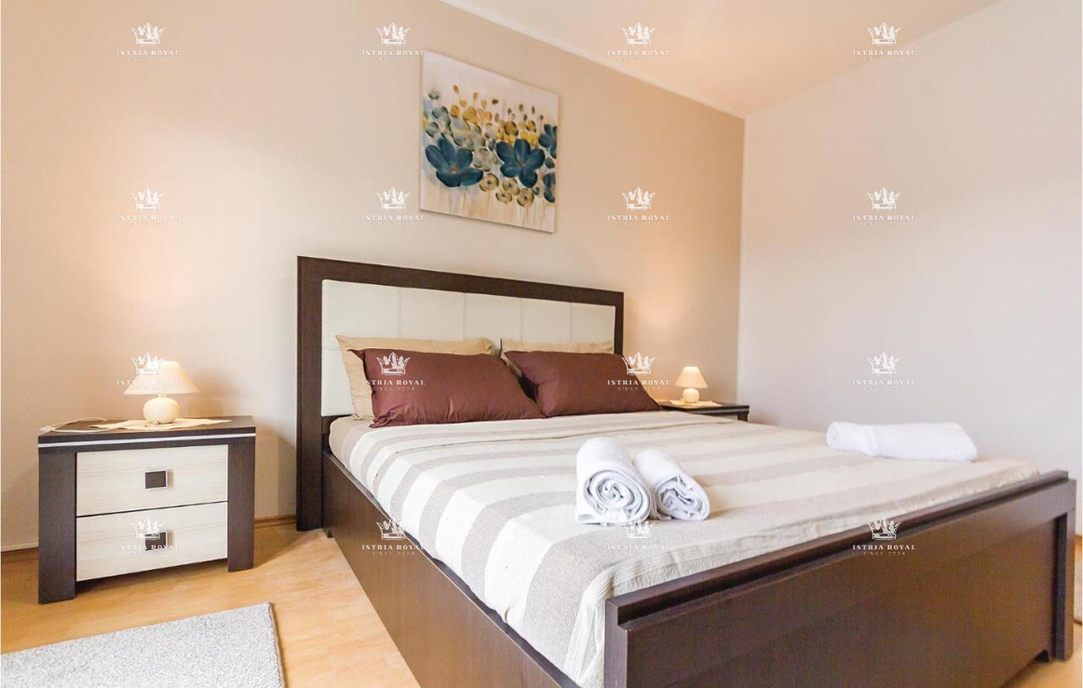 In vendita – Casa familiare con piscina a Pola, Valdebek – 220 m² di superficie abitabile + 400 m² di giardino!