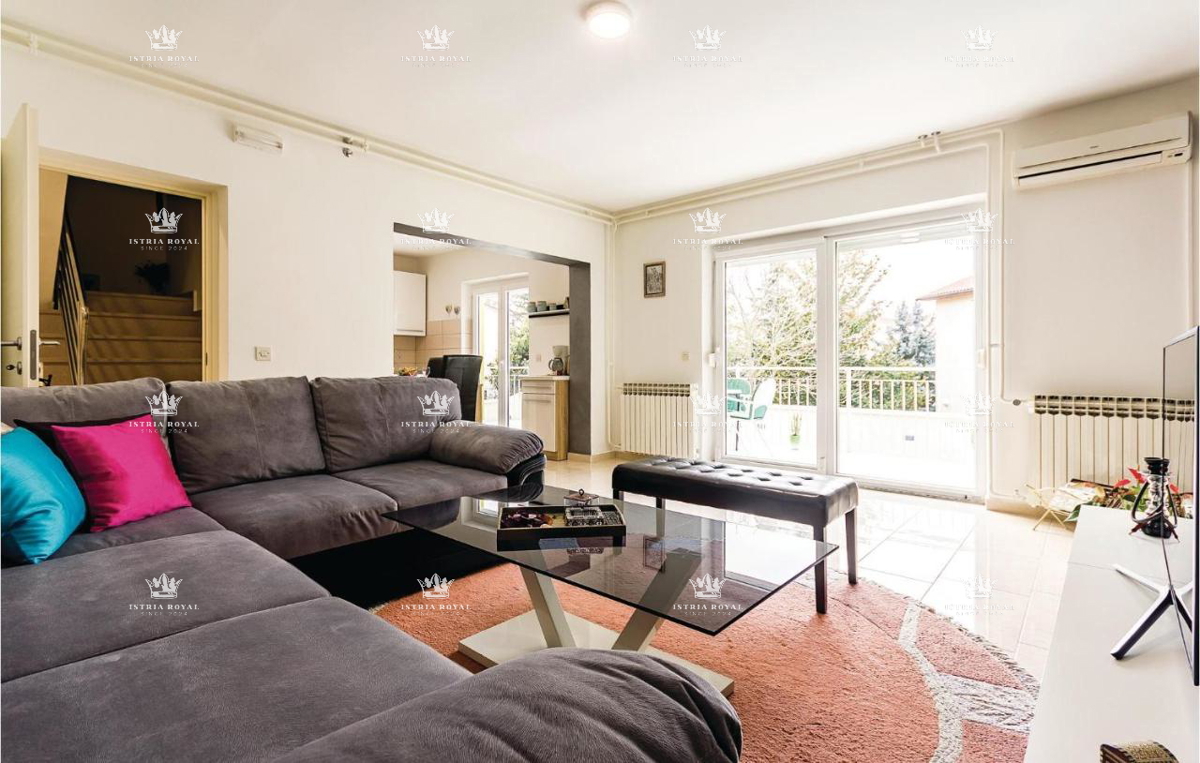 In vendita – Casa familiare con piscina a Pola, Valdebek – 220 m² di superficie abitabile + 400 m² di giardino!