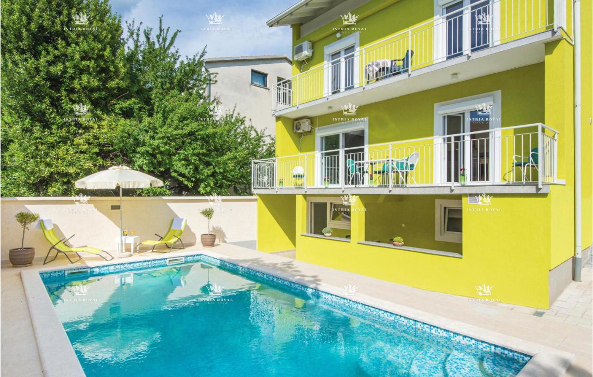 In vendita – Casa familiare con piscina a Pola, Valdebek – 220 m² di superficie abitabile + 400 m² di giardino!