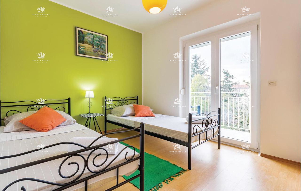 In vendita – Casa familiare con piscina a Pola, Valdebek – 220 m² di superficie abitabile + 400 m² di giardino!