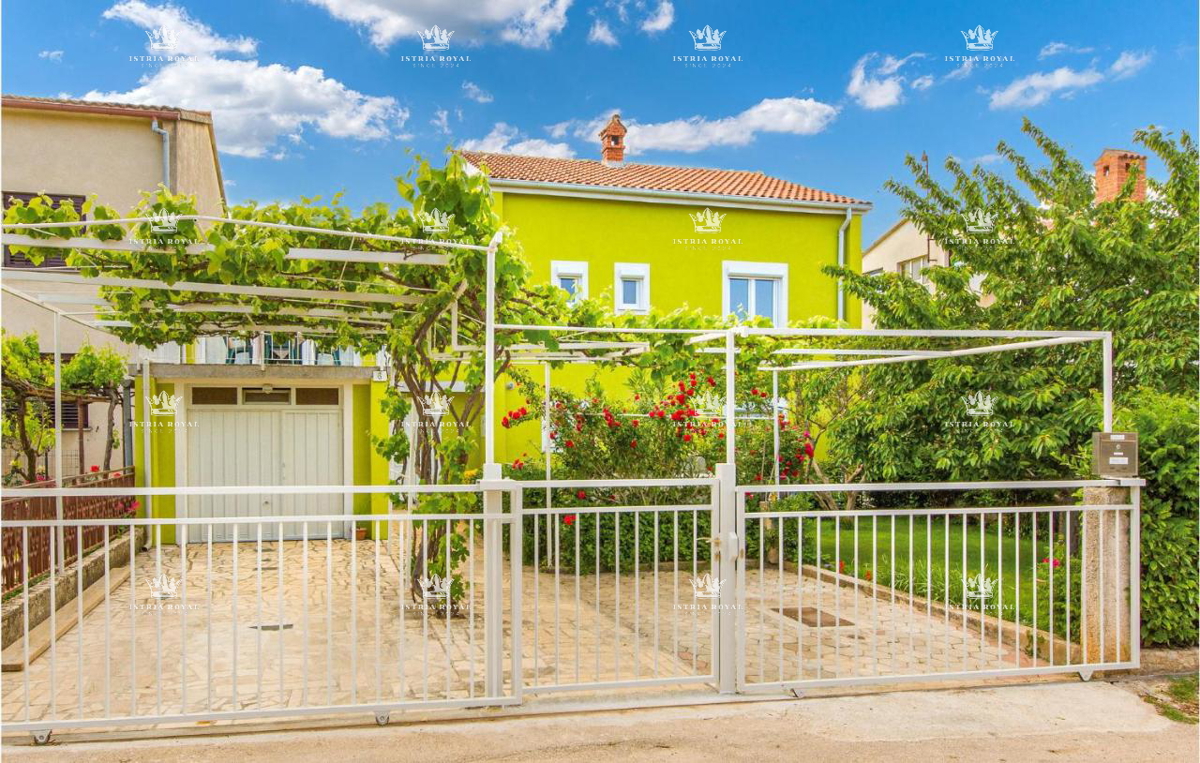 In vendita – Casa familiare con piscina a Pola, Valdebek – 220 m² di superficie abitabile + 400 m² di giardino!