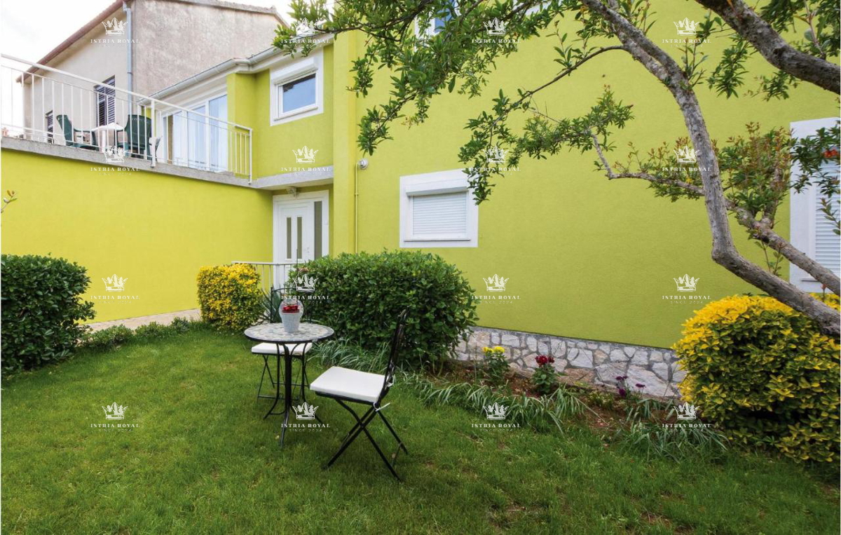 In vendita – Casa familiare con piscina a Pola, Valdebek – 220 m² di superficie abitabile + 400 m² di giardino!