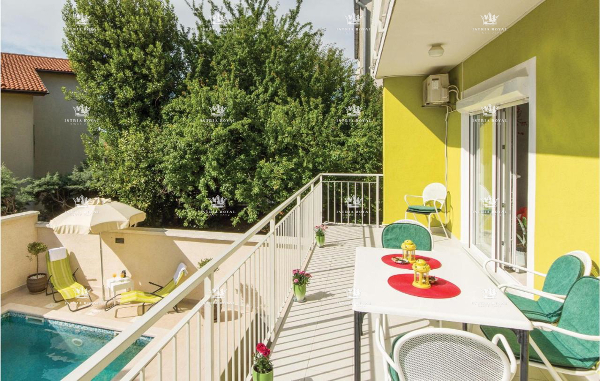 In vendita – Casa familiare con piscina a Pola, Valdebek – 220 m² di superficie abitabile + 400 m² di giardino!