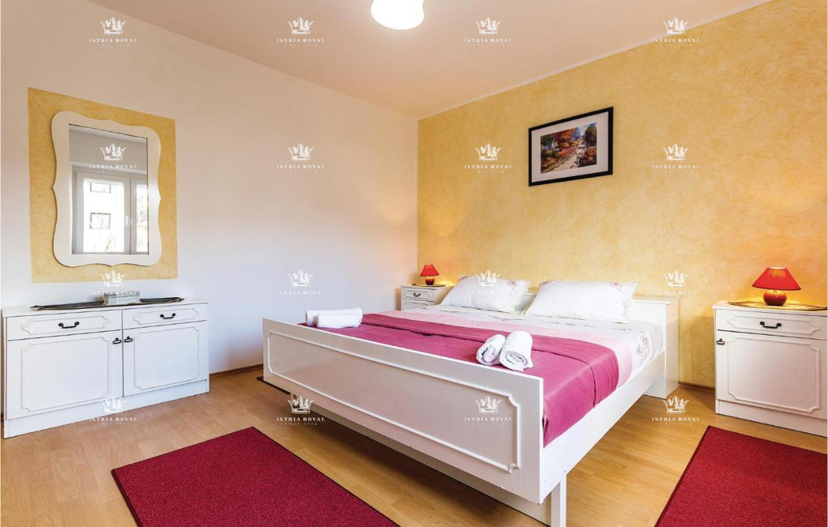 In vendita – Casa familiare con piscina a Pola, Valdebek – 220 m² di superficie abitabile + 400 m² di giardino!