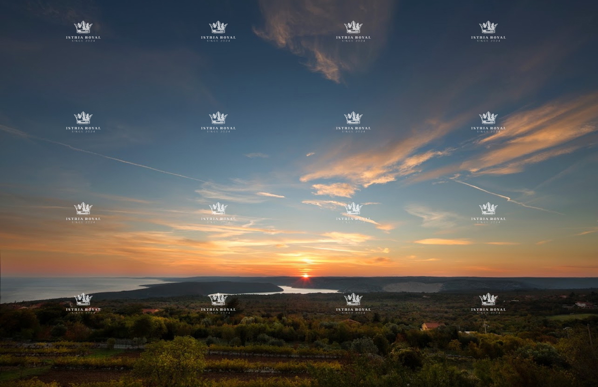 Istria, Sveti Lovreč, 11 lotti edificabili 7800 m2, vista mare, tutte le infrastrutture, attraente
