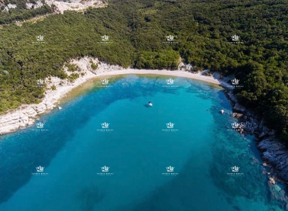 Istria, Sveti Lovreč, 11 lotti edificabili 7800 m2, vista mare, tutte le infrastrutture, attraente