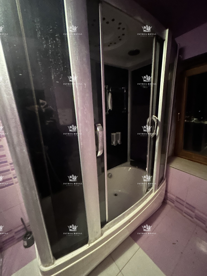 Istria, Buie, due appartamenti, 50 m2 + 100 m2, 4 camere da letto, due soggiorni