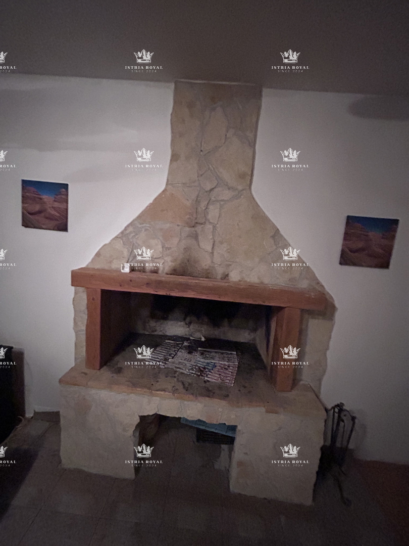 Istria, Buie, due appartamenti, 50 m2 + 100 m2, 4 camere da letto, due soggiorni