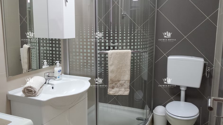 VENDESI UNITA' ABITATIVA – PRIMO PIANO, 68,39 m² + CORTILE, ISTRIA, POLA, LIŽNJAN.