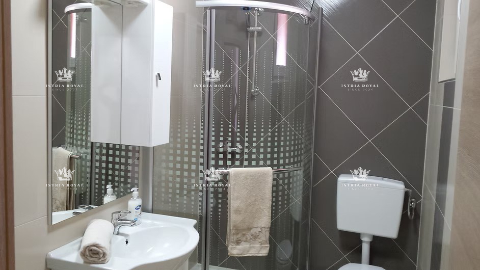 VENDESI UNITA' ABITATIVA – PRIMO PIANO, 68,39 m² + CORTILE, ISTRIA, POLA, LIŽNJAN.