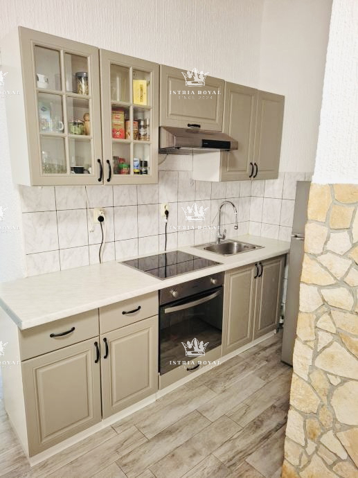 Istra, Pula, DUE APPARTAMENTI, posizione attraente, 122m2, 3 camere da letto + soggiorno doppio